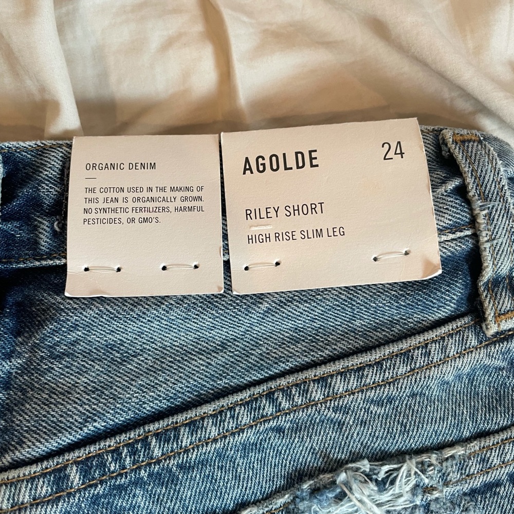 agolde riley shorts size 24. - Picture 3 of 4